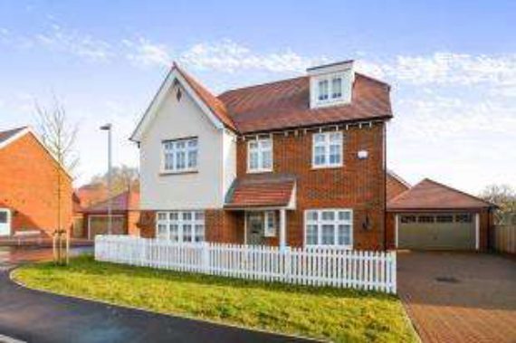 5 bedroom Detached f...